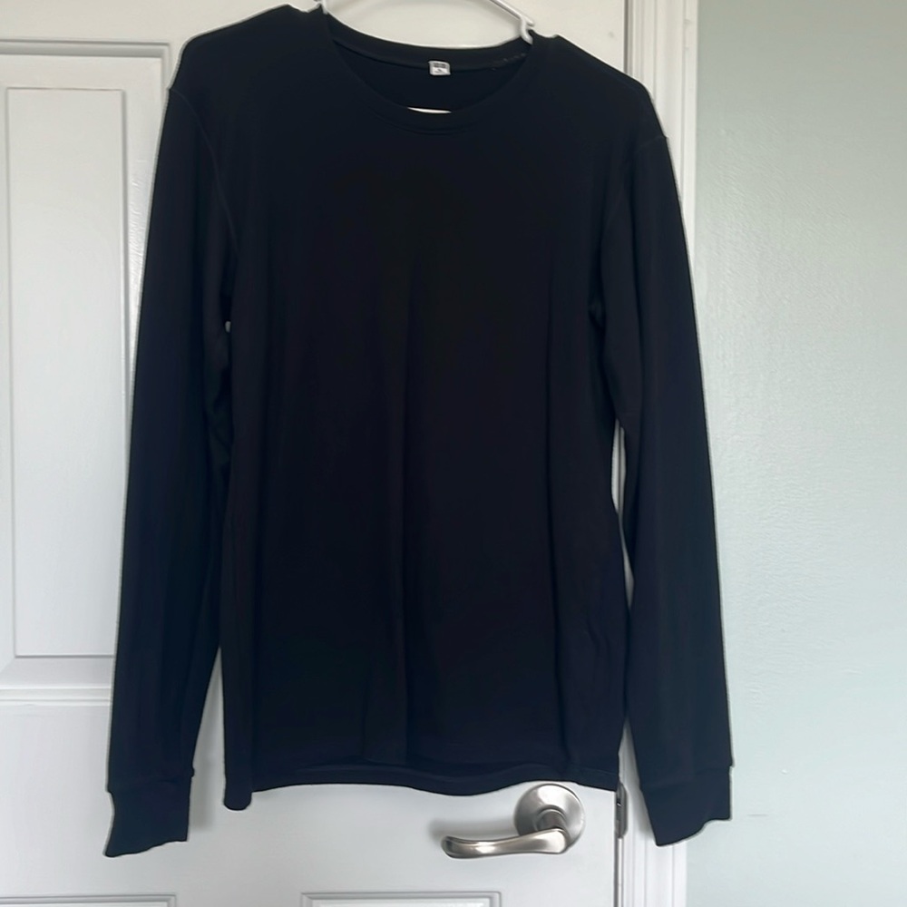 Uni Qlo black thermal tee. No Stains.